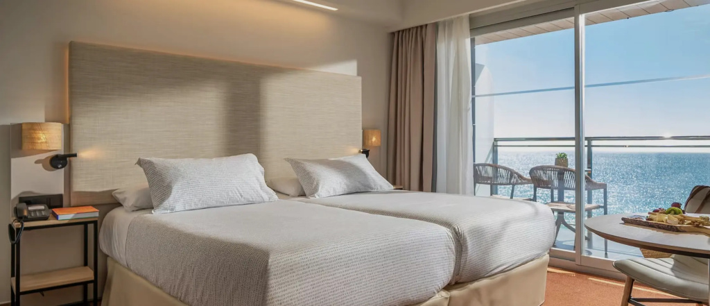 The INNSiDE Premium Double room seafront (twin beds)