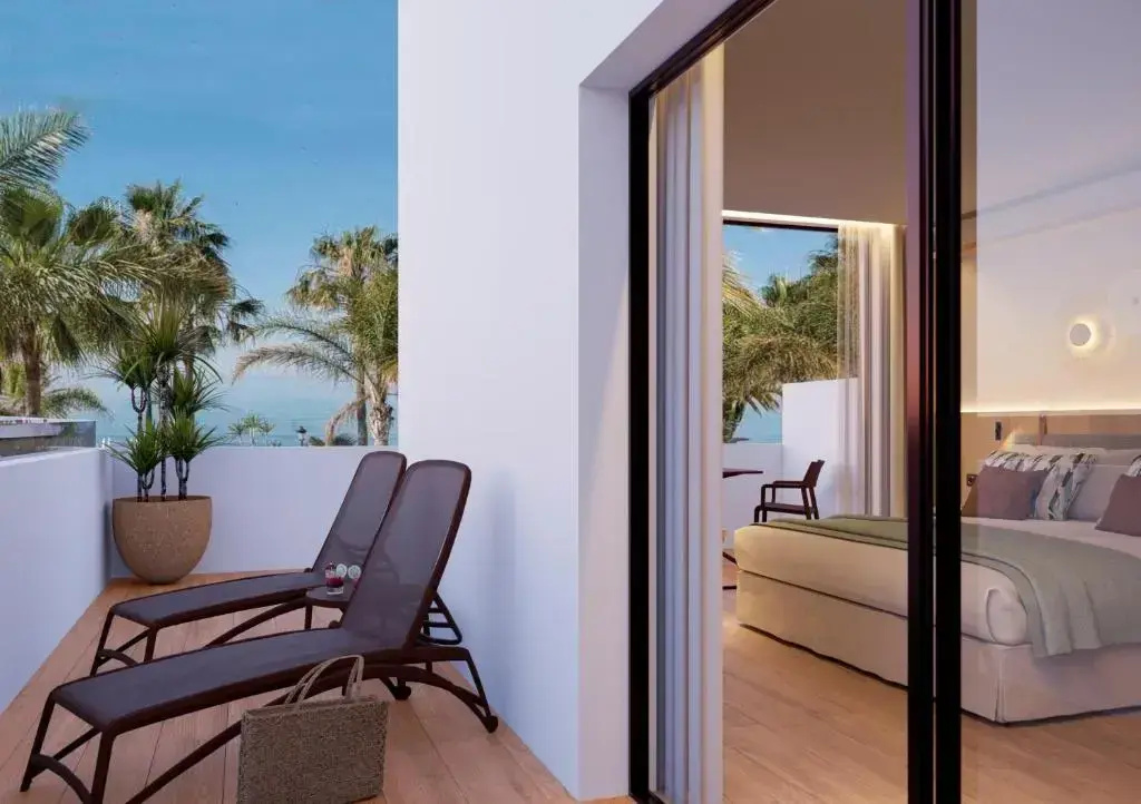 Double Suite with pool view (full double bed)