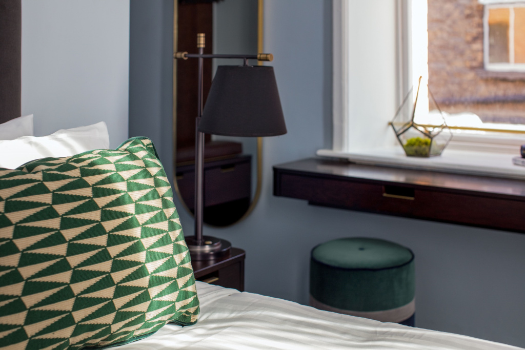Double Suite (full double bed)