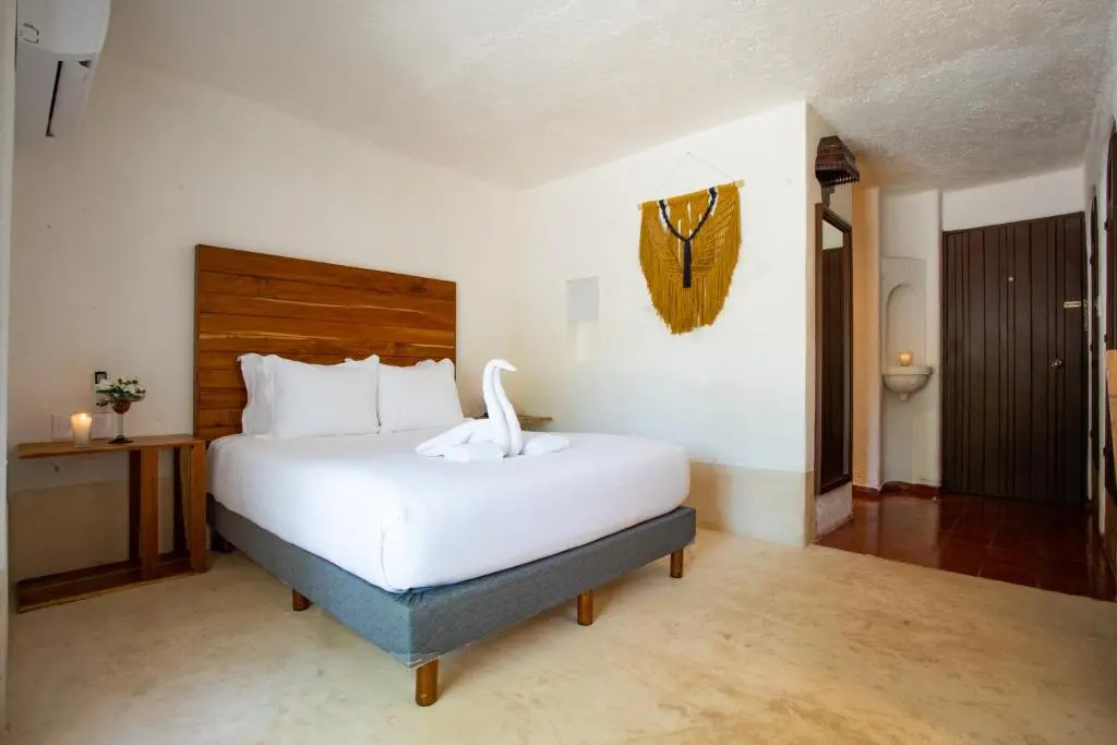 Deluxe Double room with courtyard view (full double bed)
