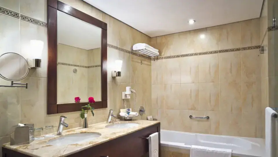 Khalidiya Palace Rayhaan by Rotana Hotel - Chambres