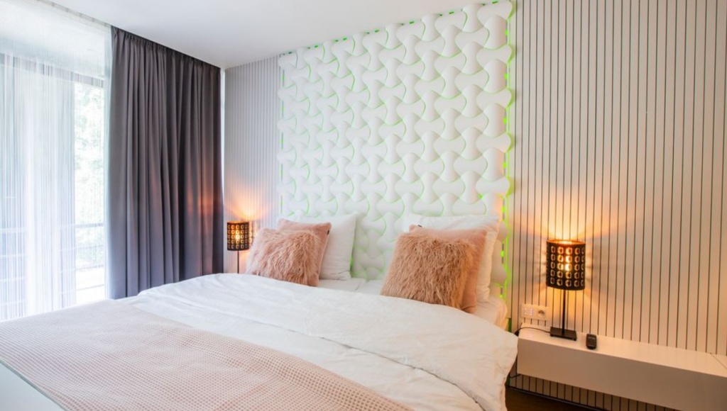 Ambasade Double Suite (full double bed)