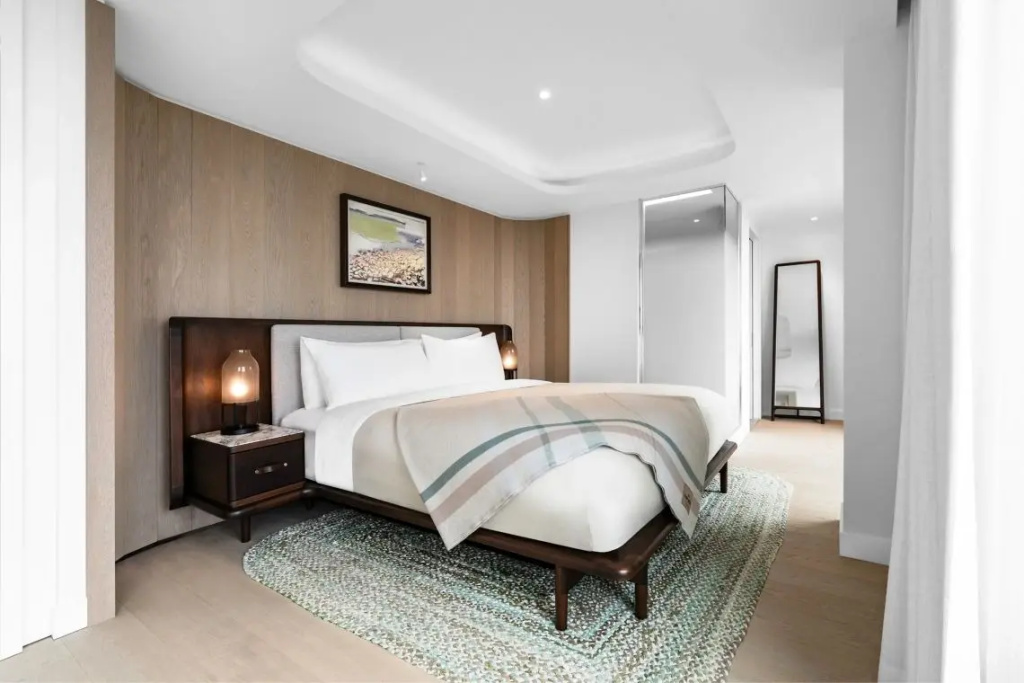 1 Bedroom Double Club Junior Suite with water view (full double bed)