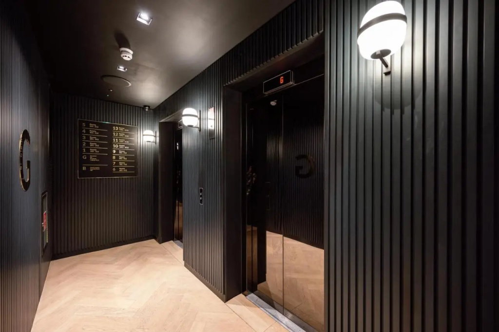 Lobby & Reception
