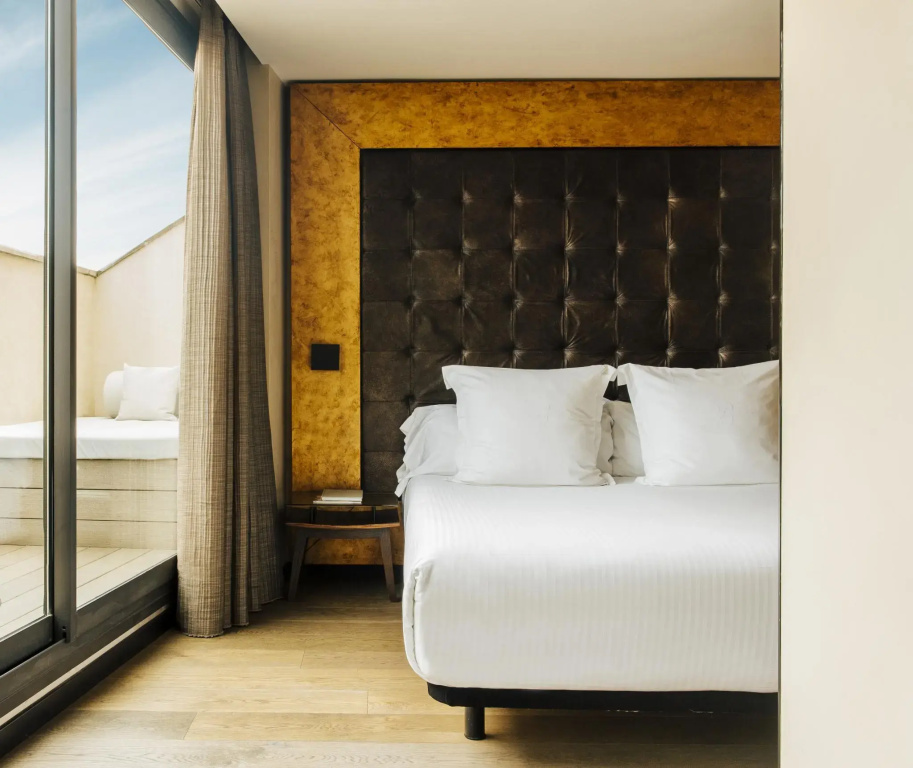 Jewel Double Suite (full double bed)