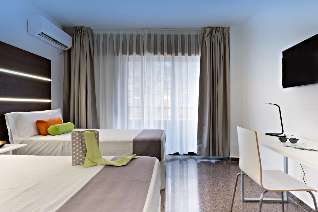 Double room with balcony (twin beds)