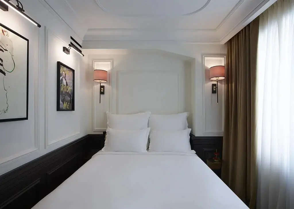 Chic Double room (full double bed)