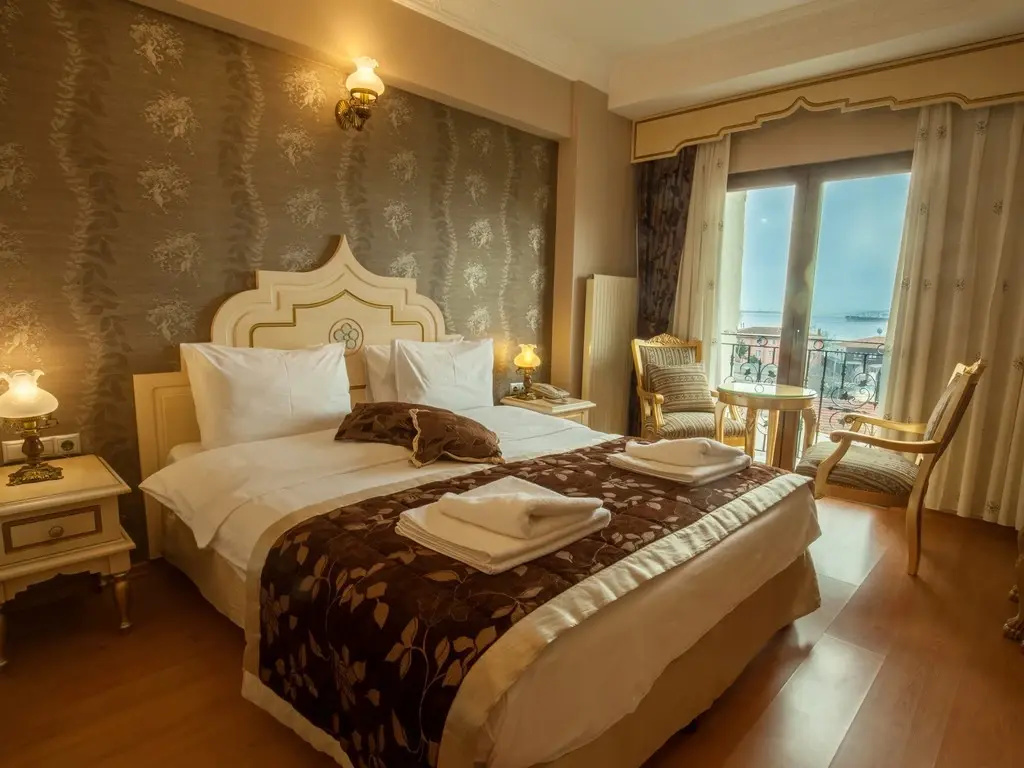 Superior Double room with balcony and with sea view (full double bed)