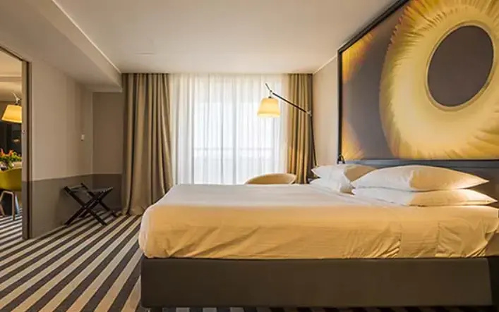 Double Suite full double bed