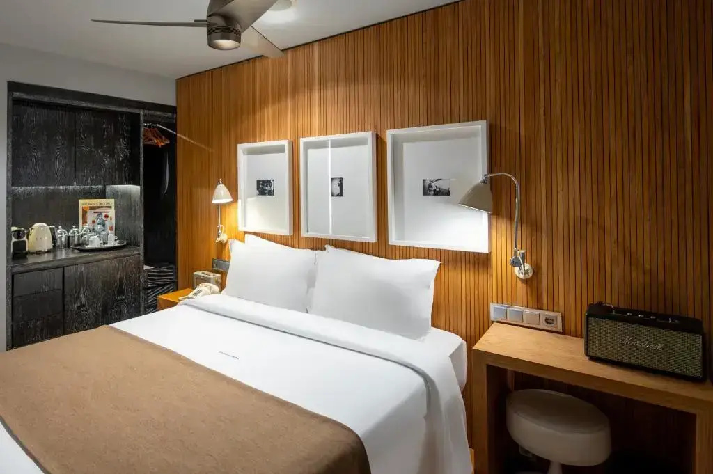 Small Double room (full double bed)