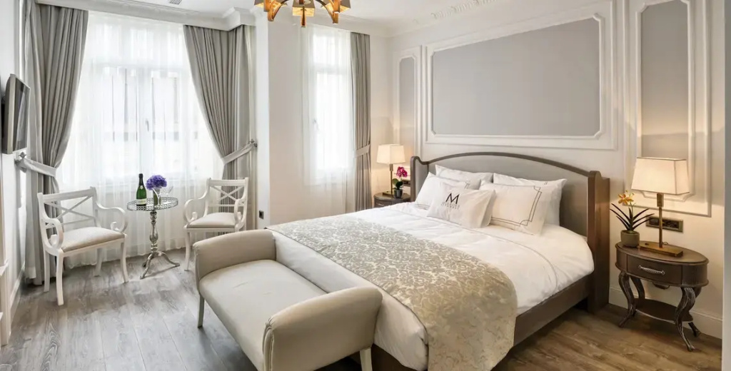 Double Suite (full double bed)