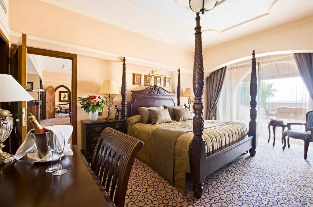 Royal Private Pool Suite with sea view