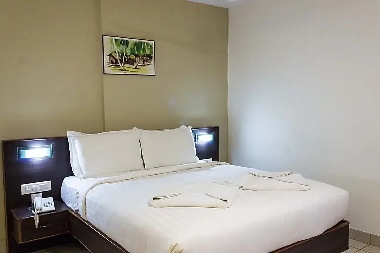 Deluxe A/C Double room (full double bed)