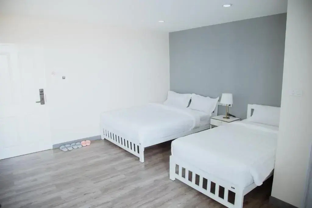 Deluxe Triple Family room