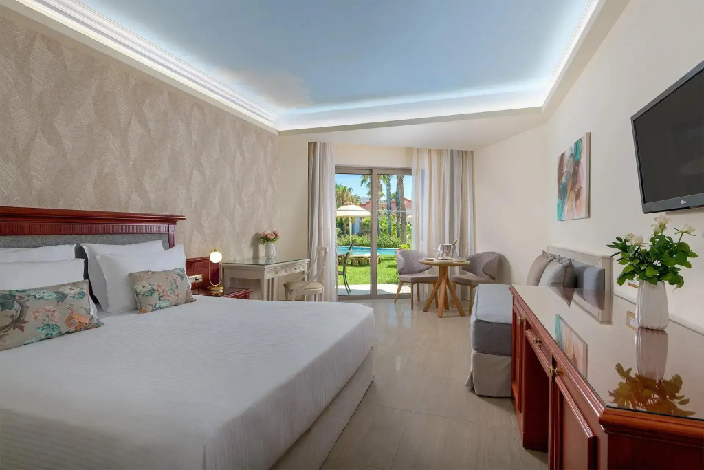 Pool Access Double room (full double bed)
