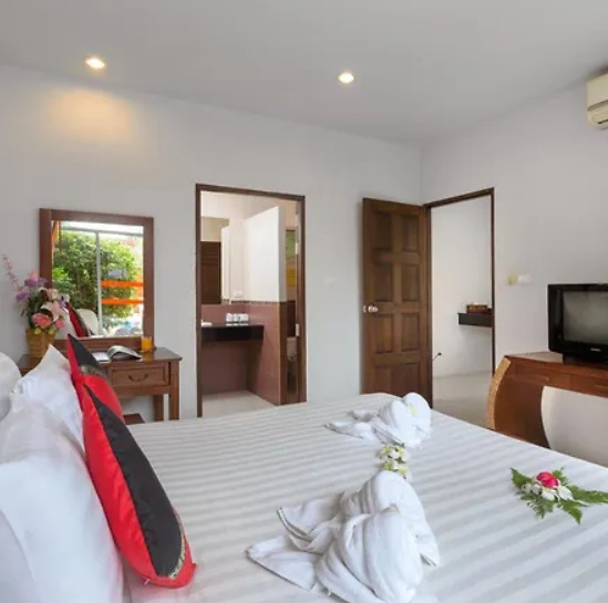 Double Suite with pool view (full double bed)