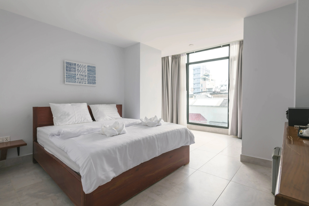Superior Front Double room (full double bed)