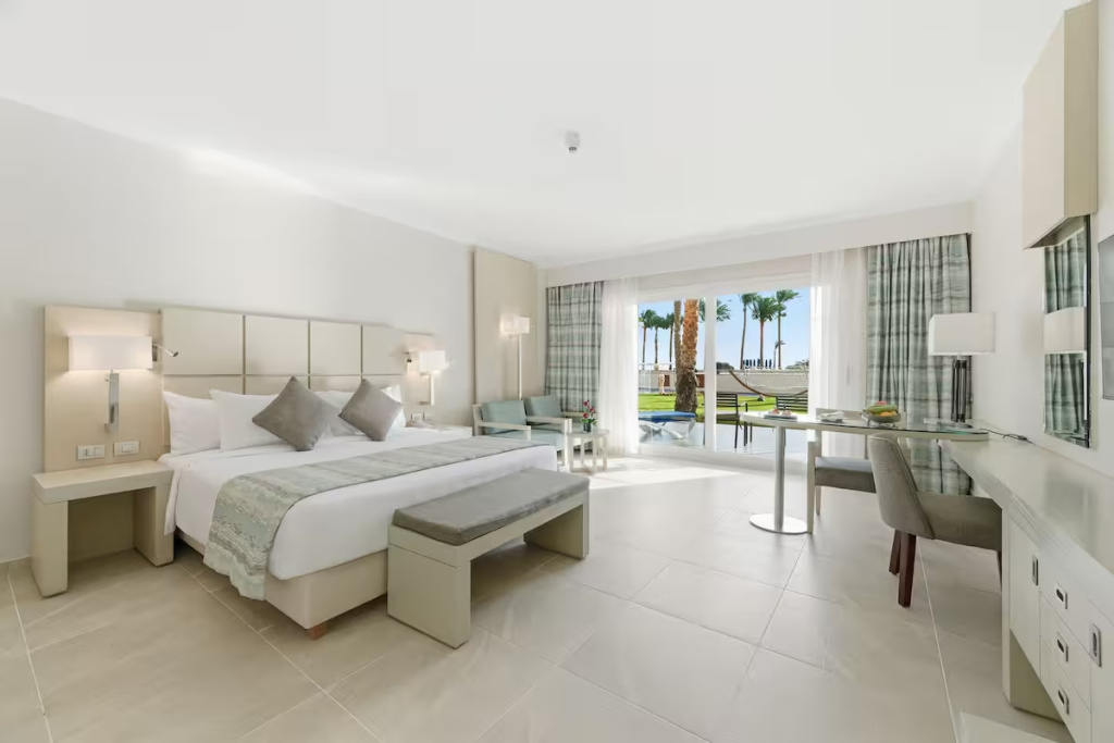 Deluxe Double room, bed type is subject to availability, full double bed room photo 1