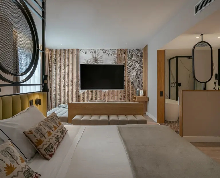 Deluxe Double Junior Suite (full double bed)