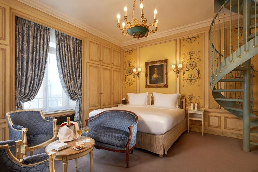Parisian Terrace Eiffel Tower Arc de Triomphe Double Suite (full double bed)