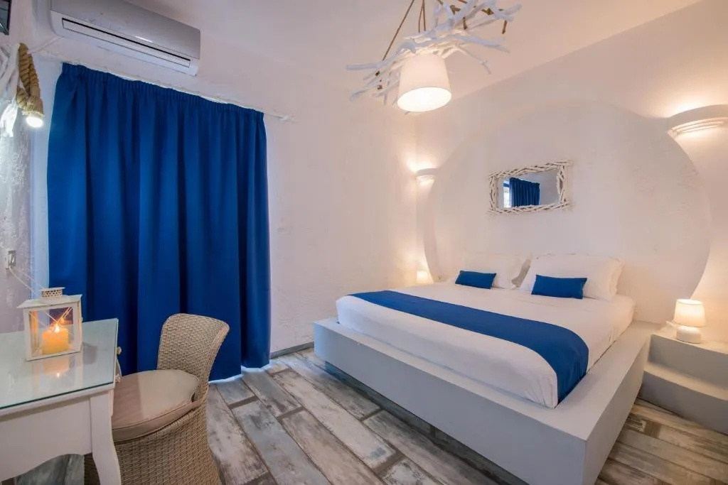 Standard Triple room with pool view