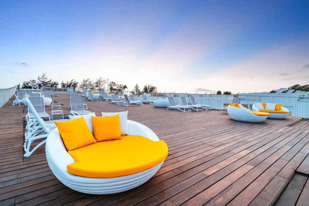 Beach & Waterfront