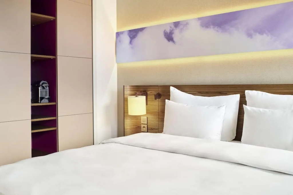 Premium Double room with city view (full double bed)