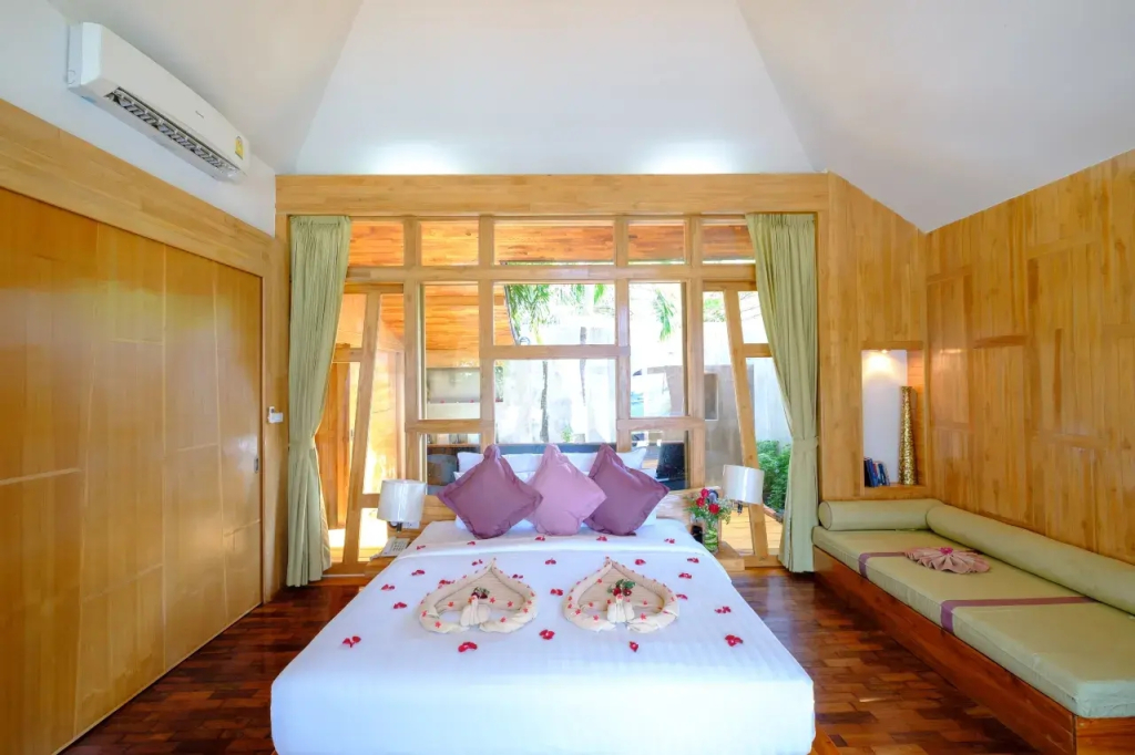 Бунгало Beach View Honeymoon в Bundhaya Villas Koh Lipe