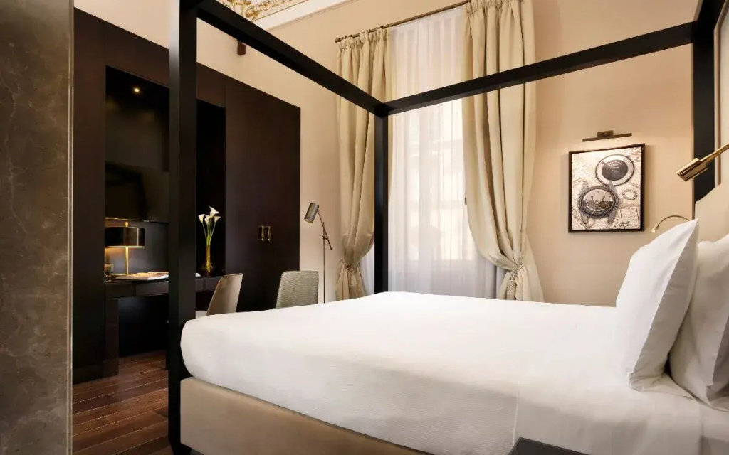 Tiziano Deluxe Double room (full double bed)