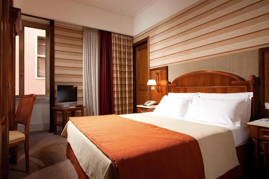 Classic Double room (full double bed)