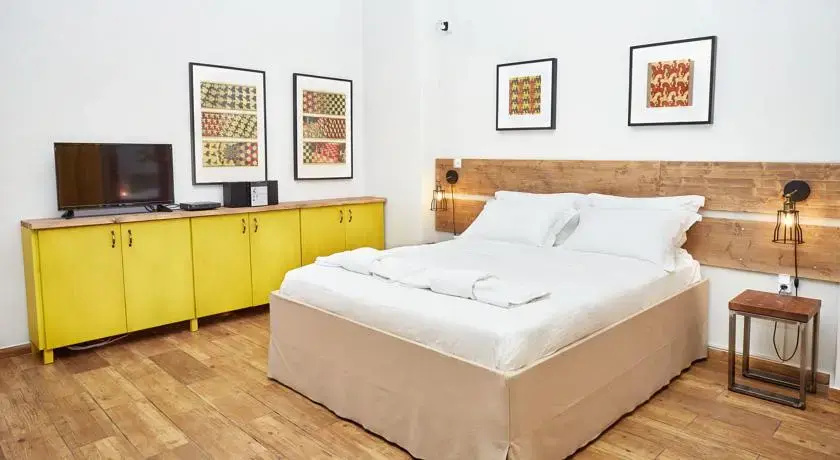 Double Suite with Private Courtyard (full double bed)