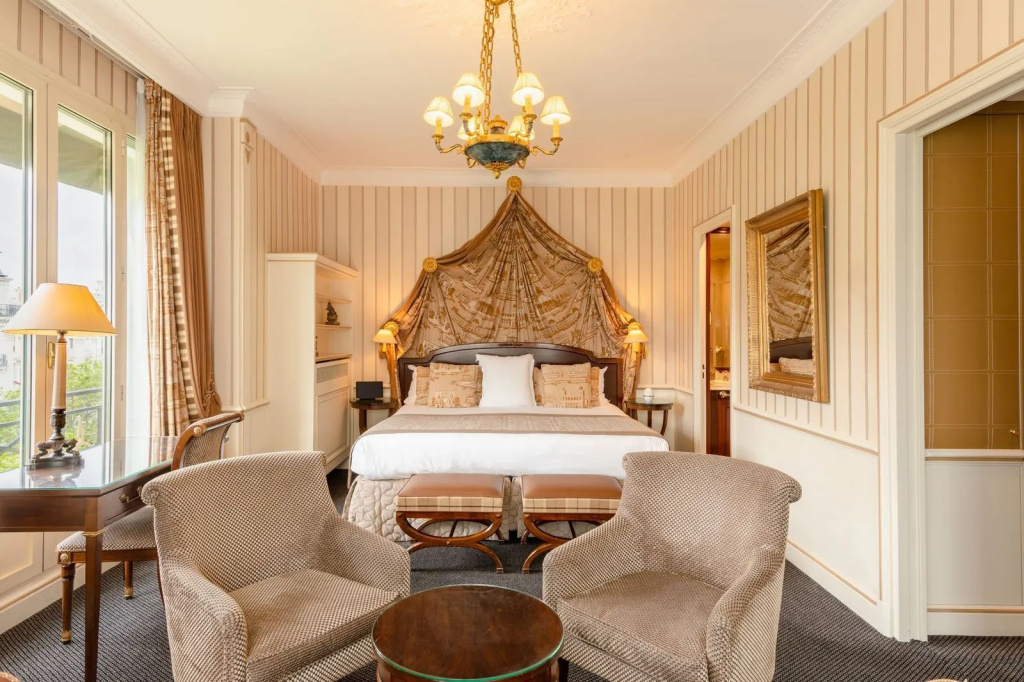Napoleon Hotel 55