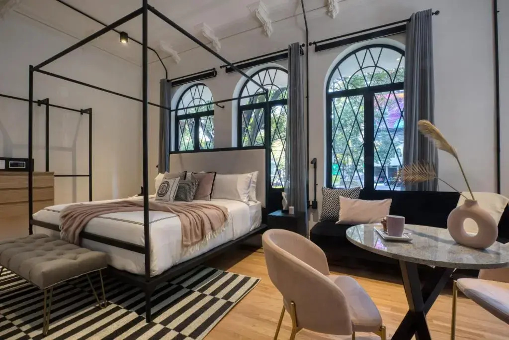 The Royalty Double Suite (full double bed)