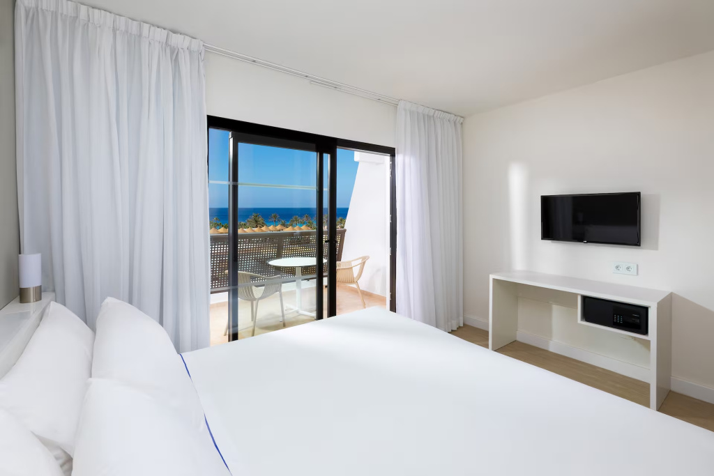 XTRA Double Junior Suite with sea view (twin beds)