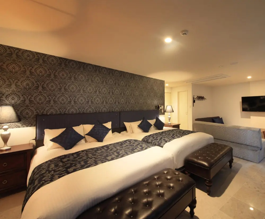 Top Floor Annex Suite