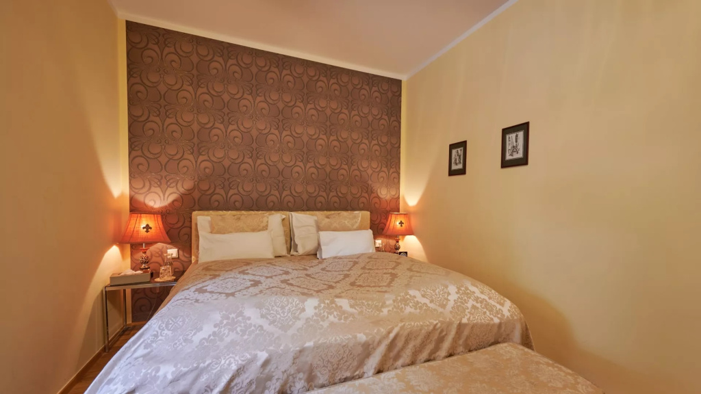 Small Facing the Market Square Double room with balcony (full double bed)