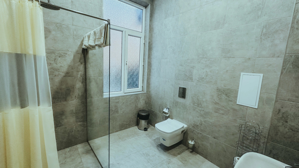 Апартаменты с 3 комнатами с видом на море в Нарт