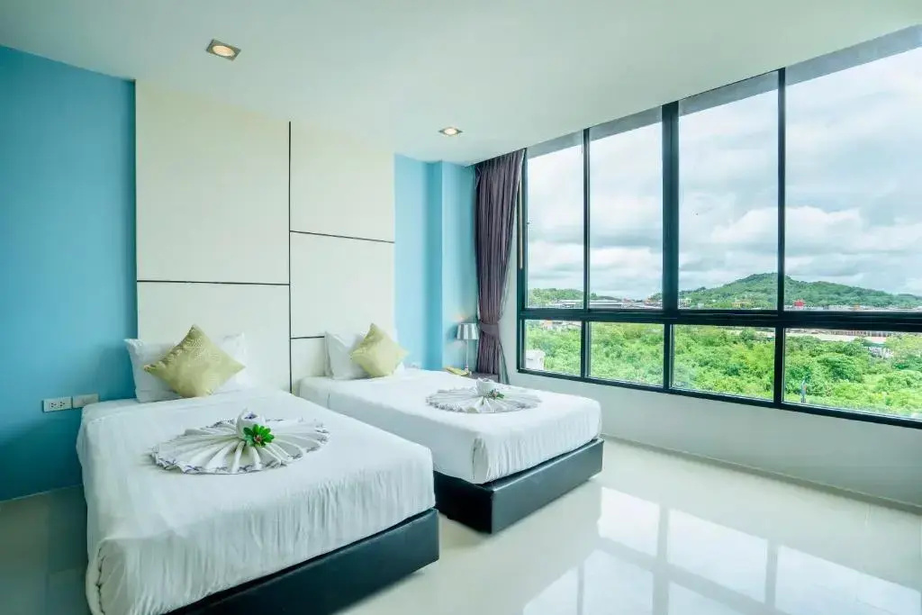 Large Double room (twin beds)