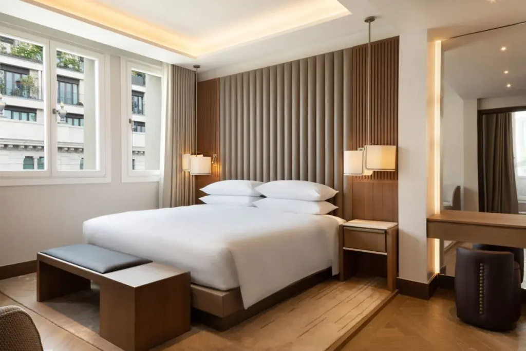 Canalejas Double Suite with balcony (full double bed)