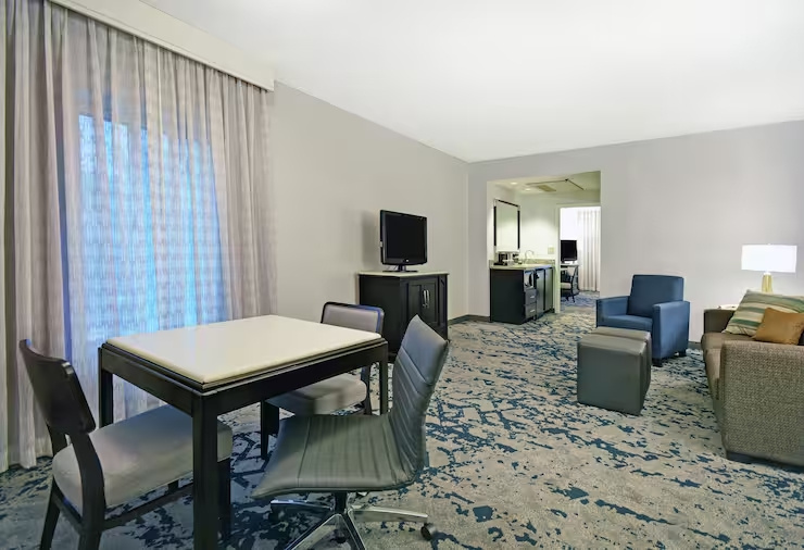 Embassy Suites by Hilton Charleston Hotel - Chambres