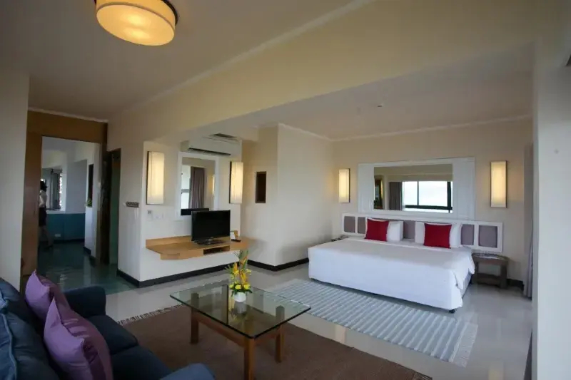 Presidential Double Suite full double bed