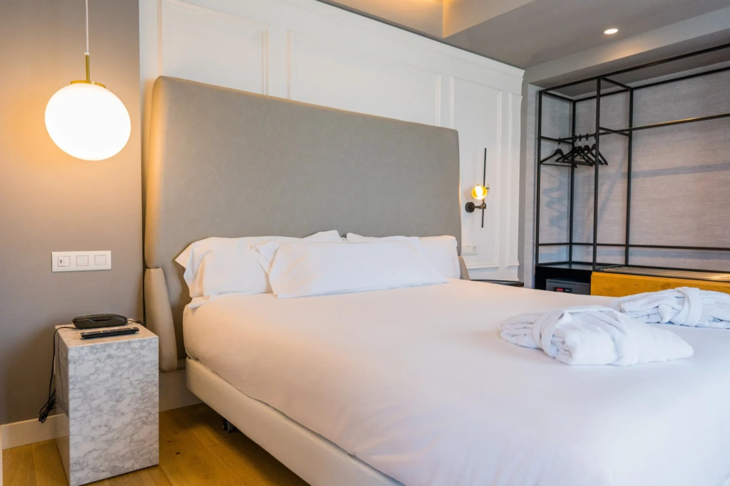 Double Suite (full double bed)