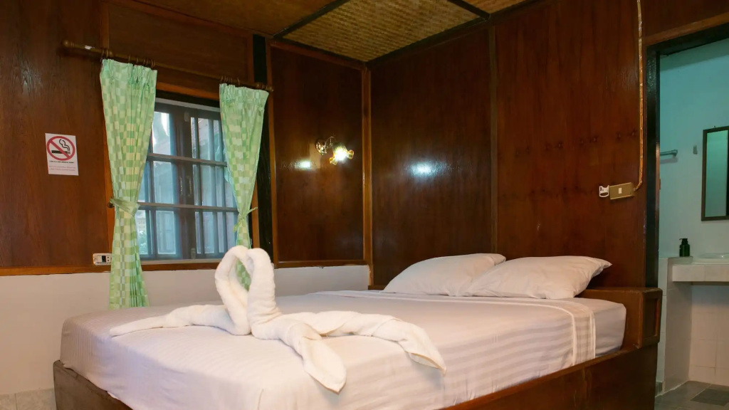 Air Conditioning Double Bungalow (full double bed)