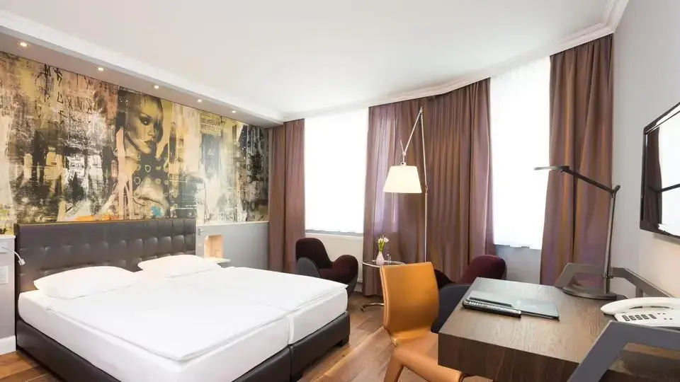Deluxe Double room with street view (full double bed)