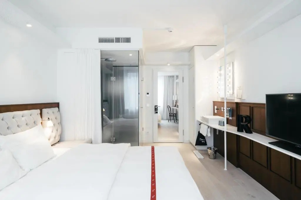 Lovely Double room (full double bed)