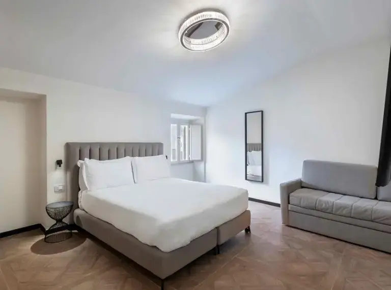 Double Suite (full double bed)
