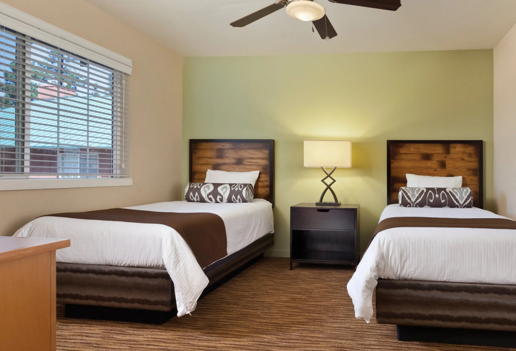 2 Bedrooms Visual Assist Suite