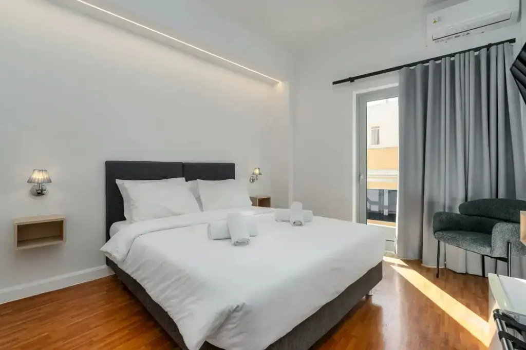 Double room (full double bed)