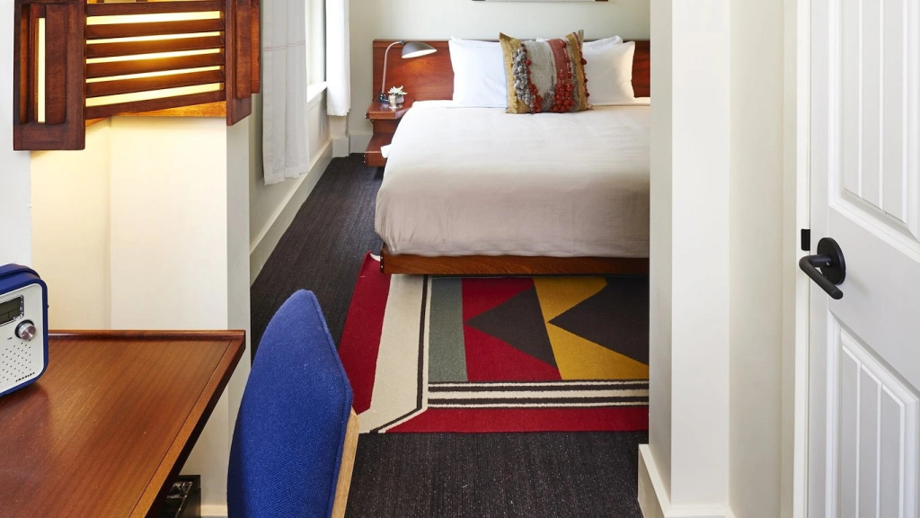 Premium Double room (full double bed)