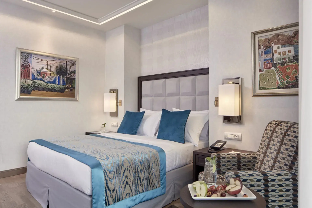 Grand Deluxe Double room (full double bed)